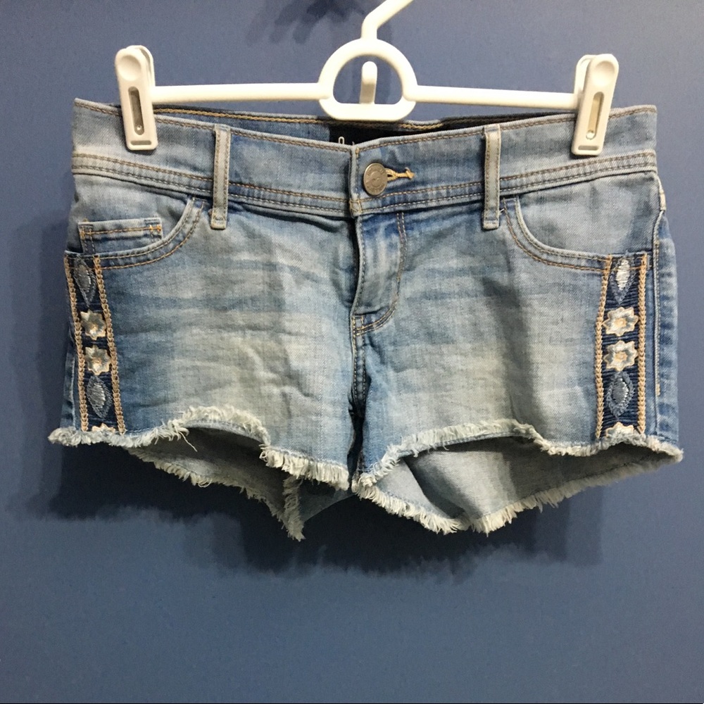 Embroidered Hollister Low Rise Shorts
